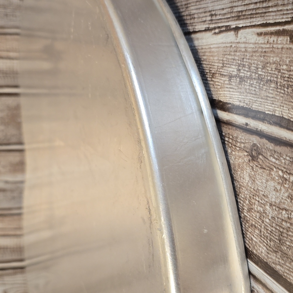 Heart-Shaped Silver Baking Pan - Picture 3 of 3